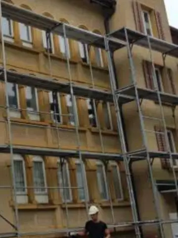 Gebäudefassade vor der Renovation
